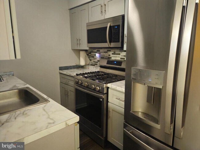 Foto del edificio - 218 E Price St