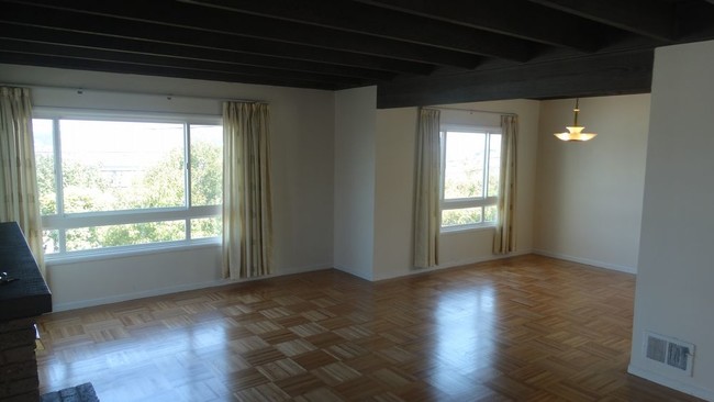 Foto del edificio - 1327 S Mayfair Ave