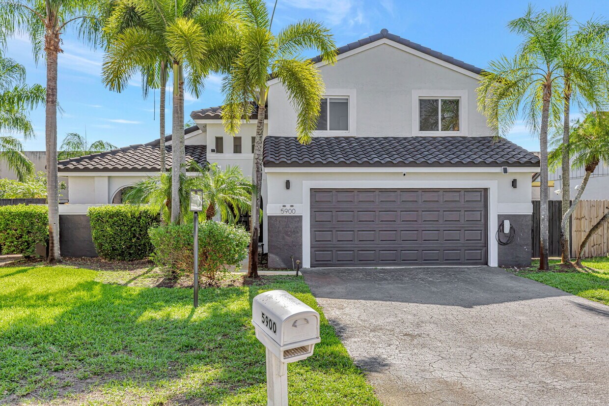 Foto principal - 5900 York Ln