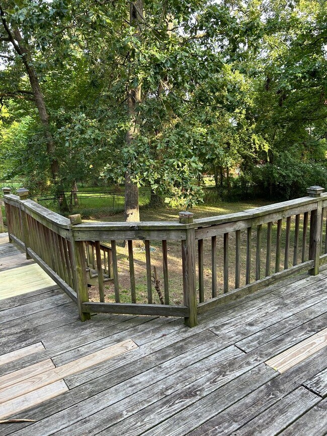 Building Photo - 3/2/2 LISD Large Fenced yard