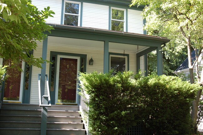 frente de la casa - 724 W Washington St