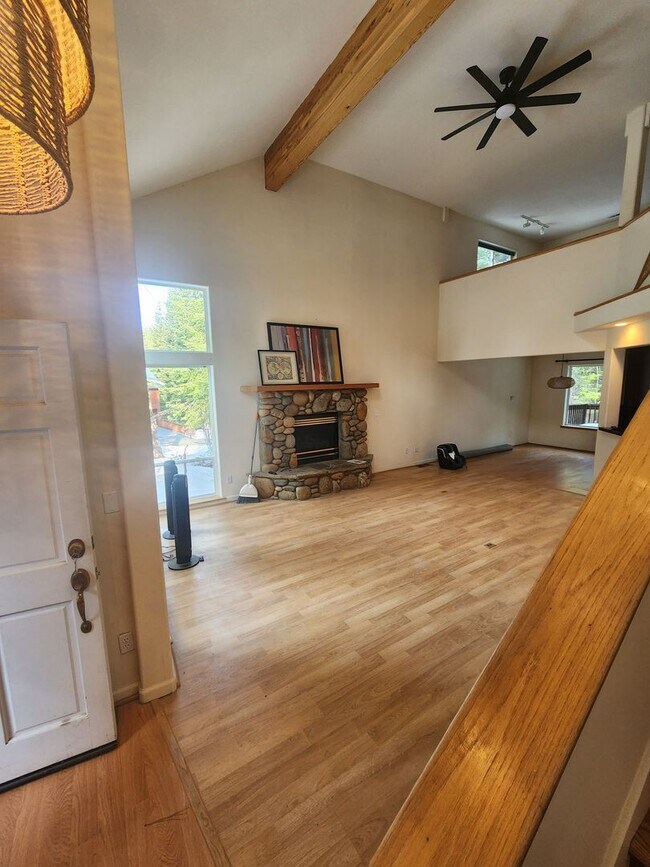 Foto del edificio - New to the Rental Market! Custom 3 Bdrm Hm w/Garage