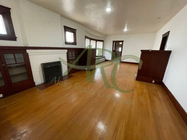 Building Photo - 1124 Lake Ave