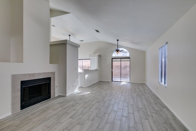 Foto del edificio - Beautifully Upgraded 3BD/2BA Home in Henderson’s Green Valley