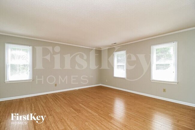 Foto del edificio - 5009 Pinewood Ct
