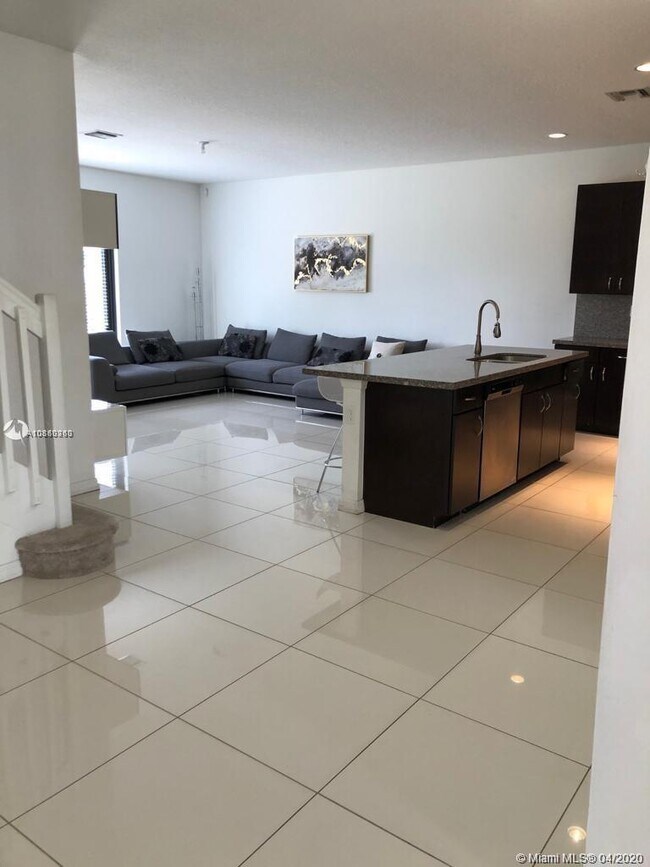 Foto del edificio - 604 NE 191st St