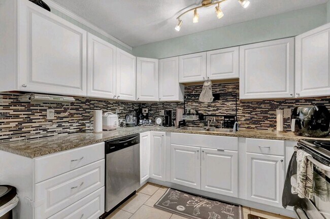 Foto del edificio - 341 Longfellow Dr