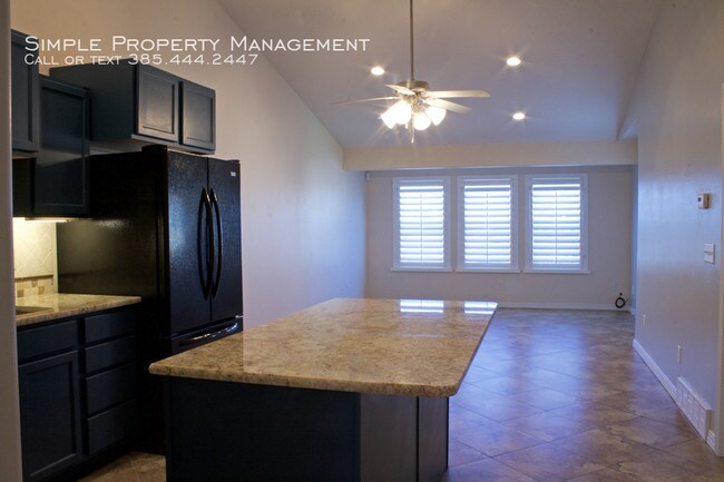Building Photo - 1151 River View Dr