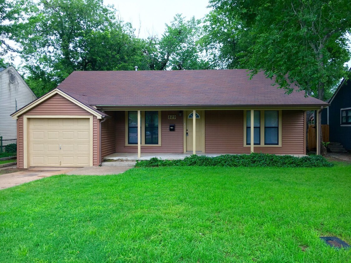 Foto principal - 829 NW 17th St