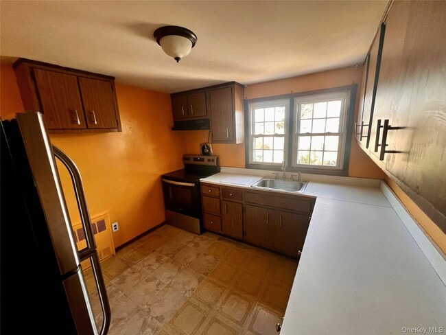 Building Photo - 463 Duryea Ave