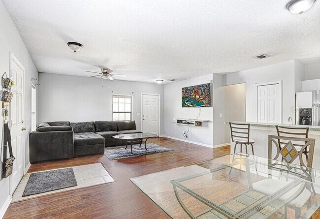 Building Photo - 2322 28th Ave E