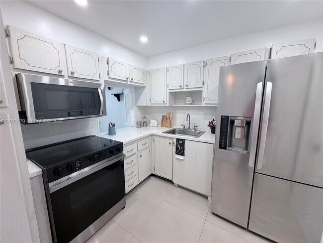 Foto del edificio - 1825 S Ocean Dr