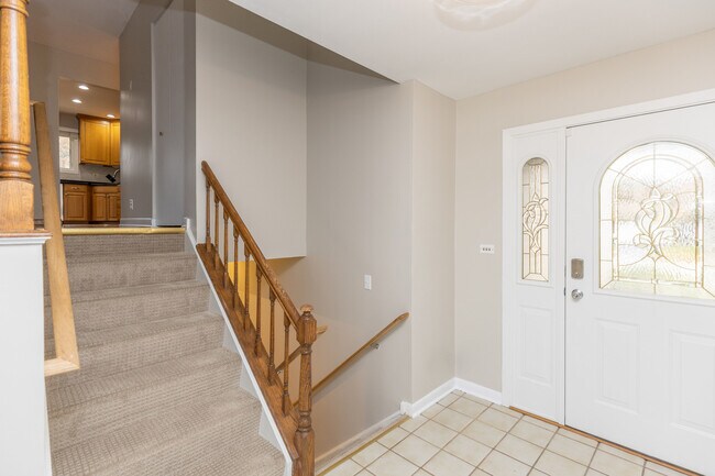 Building Photo - 821 Oakwood Dr