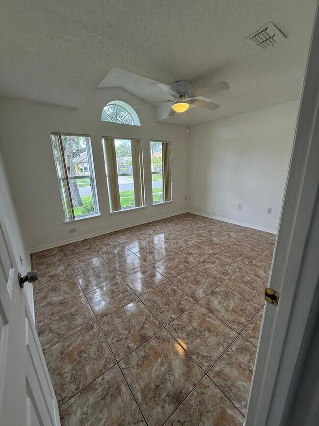 Foto del edificio - Recently renovated 4 Bedroom, 2 Bathroom, ...