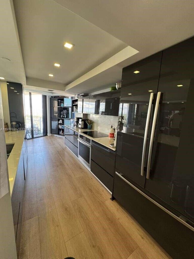 Foto del edificio - 4000 Towerside Terrace