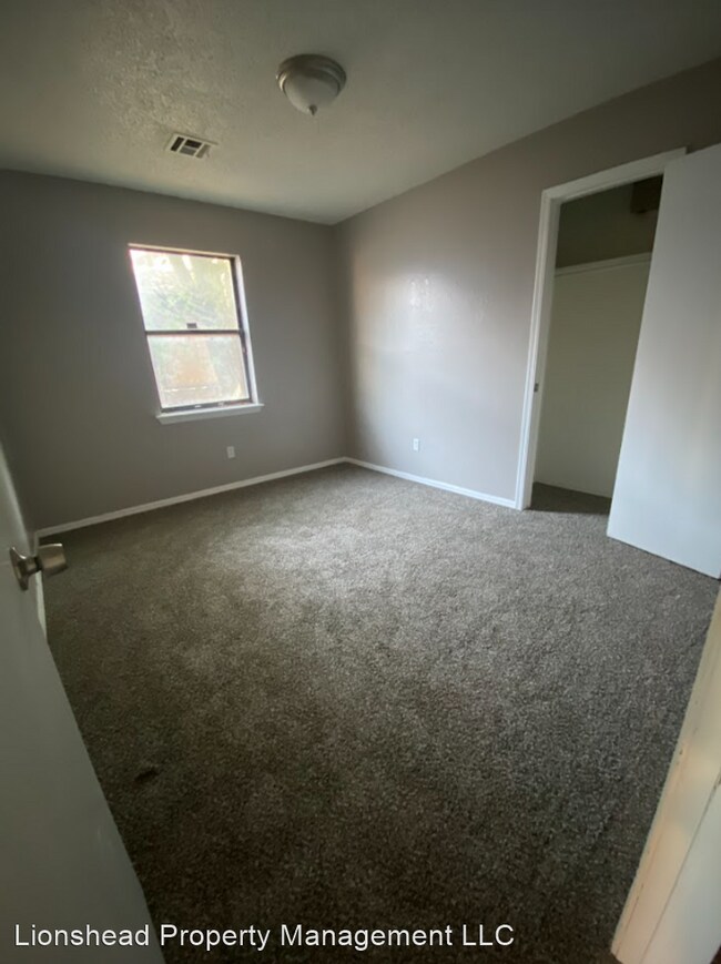 Building Photo - 2 br, 1 bath House - 2212 SW 30th