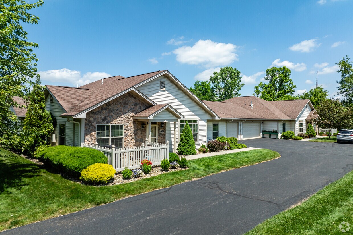 Primary Photo - Fox Chase Luxury Apts