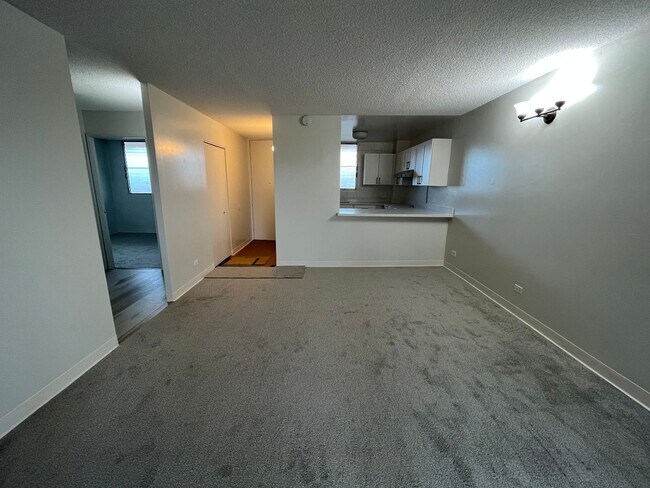Building Photo - Ilaniwai (Salt Lake/Honolulu) 2 bedrooms, ...