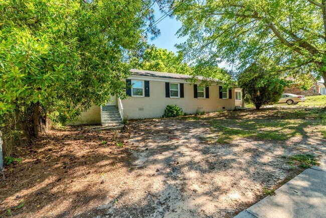 Building Photo - Updated 3 bed/1 bath duplex in South Augus...