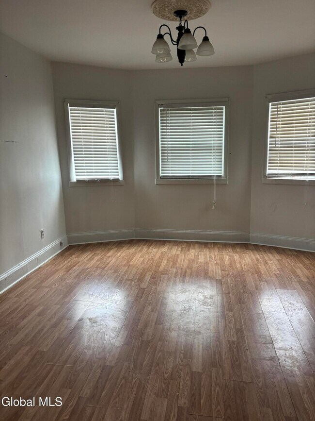Foto del edificio - 1633 Carrie St