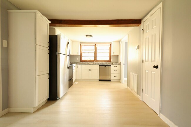 Kitchen - 1653 Walker Ln
