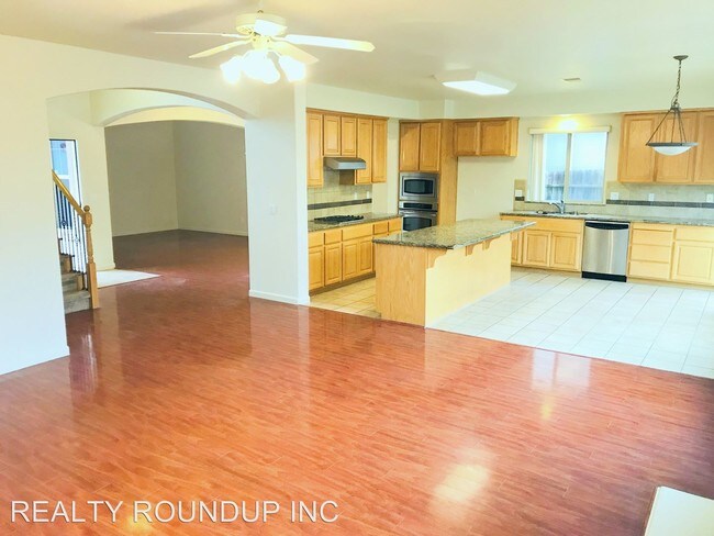 Foto del edificio - 5 br, 3 bath House - 9721 McKenna Dr