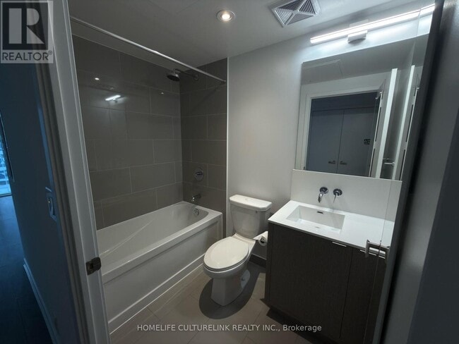 Building Photo - 100 Harbour St