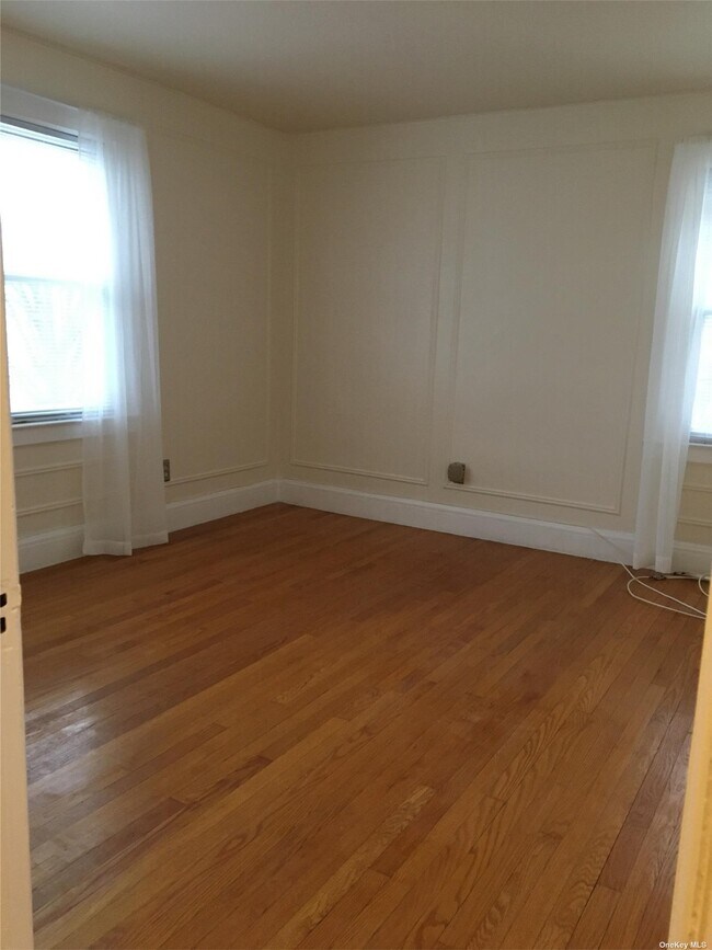 22 Jarvis Pl, Lynbrook, NY 11563 House Rental in Lynbrook, NY