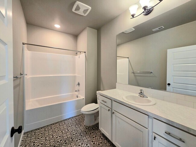 Foto del edificio - Beautiful Newer Build **Single Level** 4 Bedroom, 2 Bath House for Rent in Quincy!