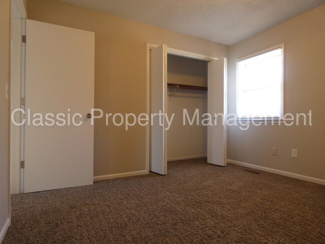 Building Photo - Kearney 3 bedroom duplex!