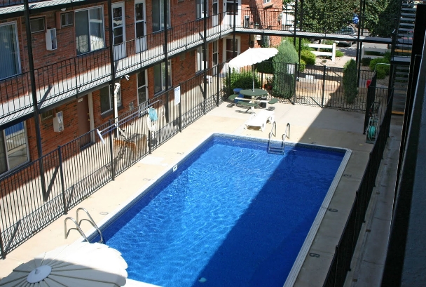 Piscina - Allison Court Apartments