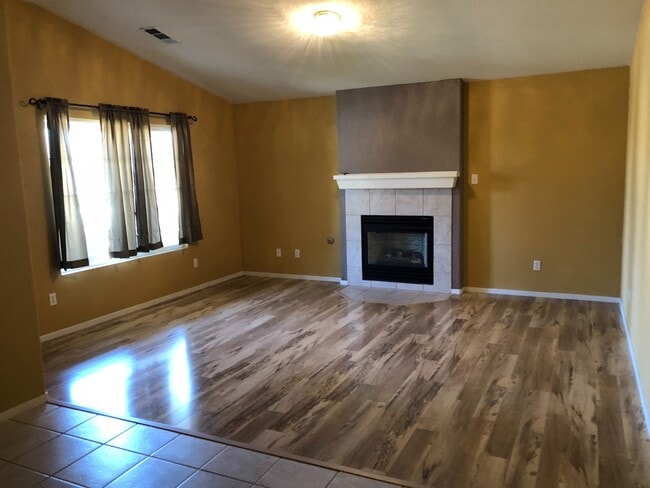 Foto del edificio - Immaculate 3 Bedroom, 2 Bath Home on Corner Lot