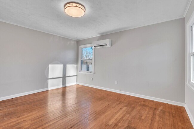 Foto del edificio - AMAZING LEASE SPECIAL!!!!...Freshly Updated 2BR / 1BA Single-Level Duplex $1175/mo rent***