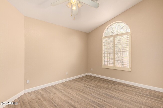 Foto del edificio - 3013 E Bluefield Ave