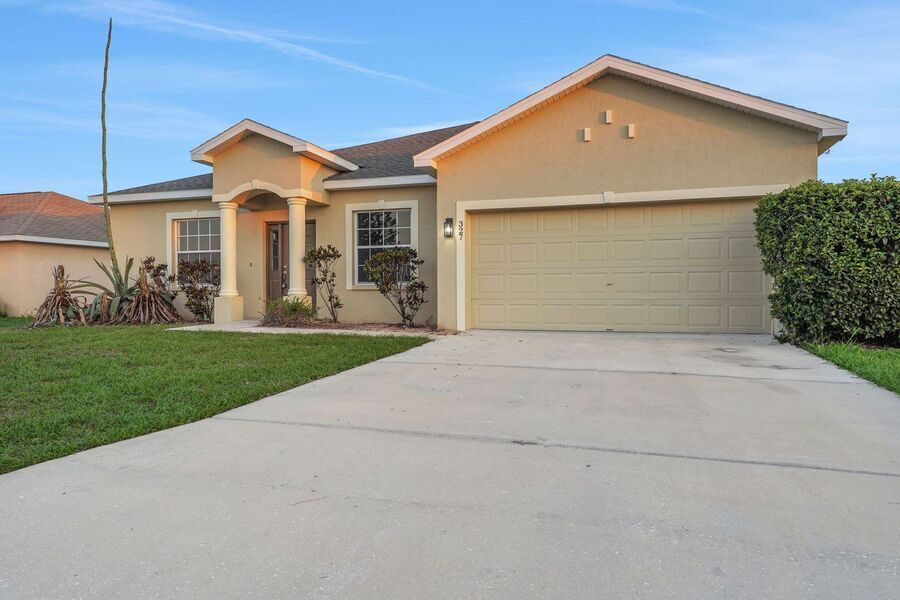 Foto principal - 327 Cloverdale Rd