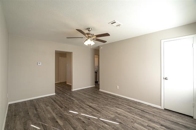 Building Photo - 6105 Singing Hills Dr