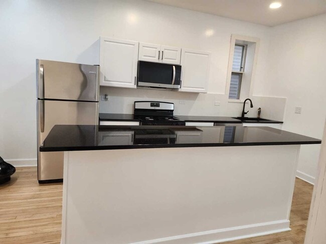 Foto del edificio - 820 N Leavitt St