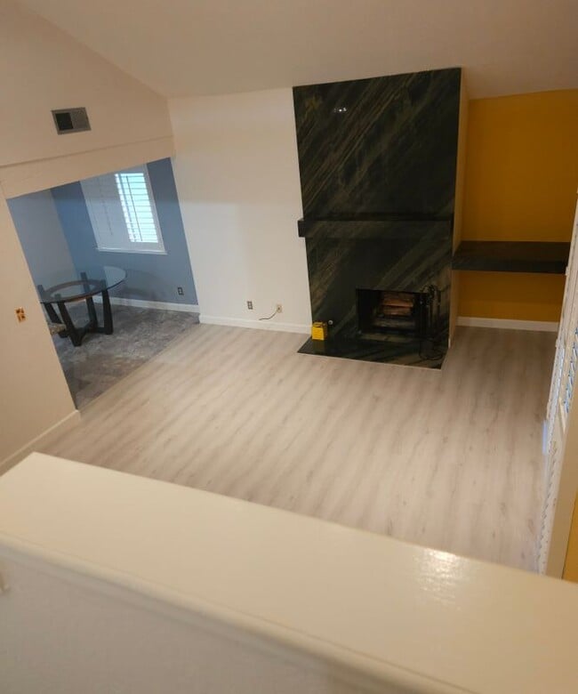 Building Photo - 8763 Mountain Blvd