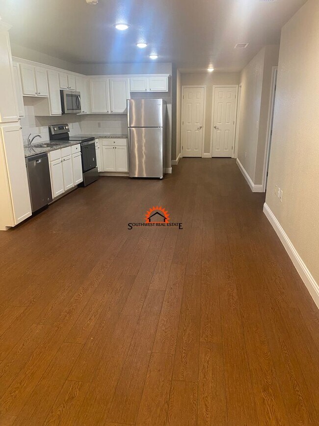 Building Photo - 1308 Mission Dr
