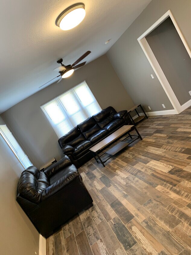Foto principal - 1549 3rd St