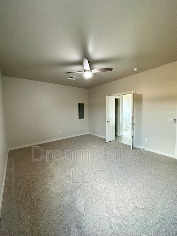 Building Photo - 2815 Clifton Ter