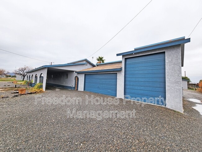 Building Photo - 2220 W Bell Vista Ave