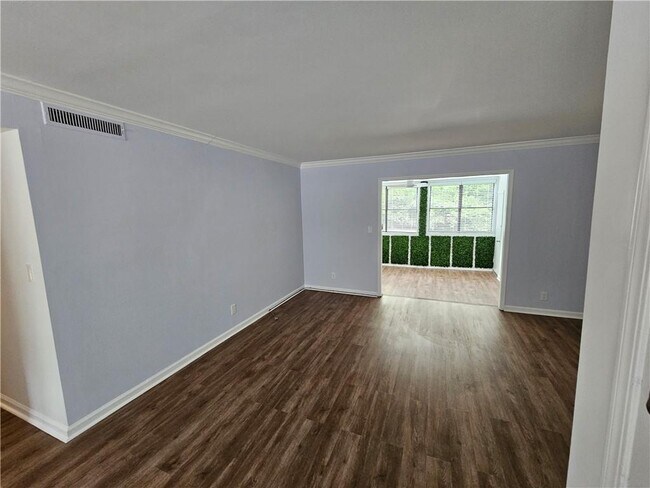 Foto del edificio - 173 Amherst Pl NW