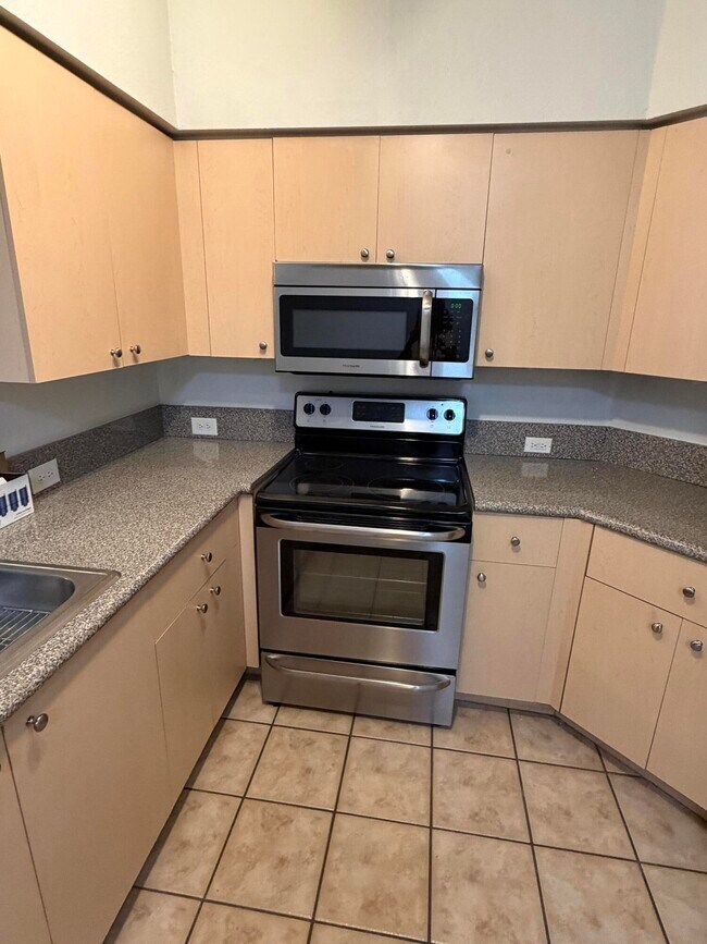 Foto del edificio - 270 Crestwood Cir