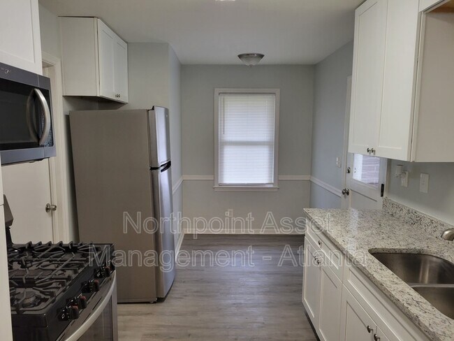 Building Photo - 2690 Lake Harbin Rd