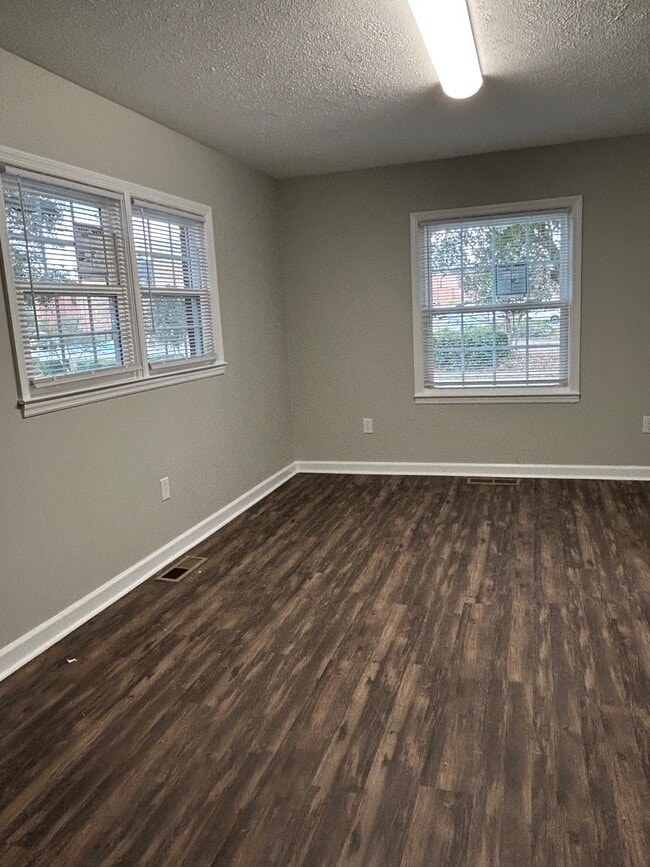 Photo - 1200 Elm St House