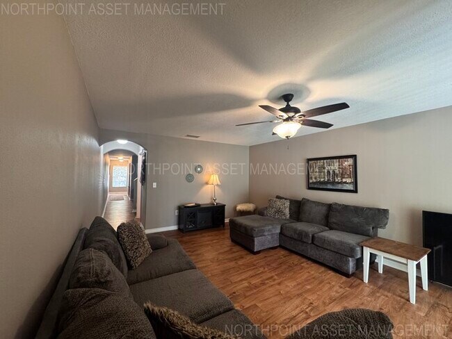 Foto del edificio - FURNISHED Summerfield Townhome