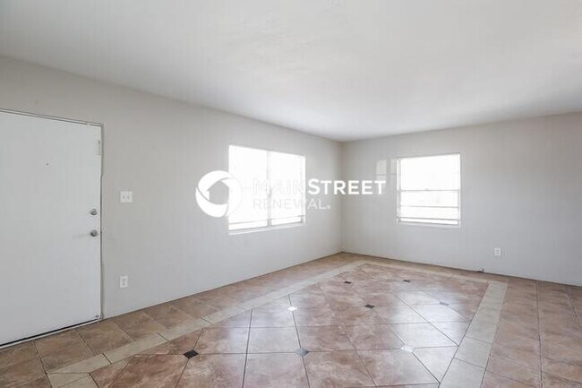 Photo - 3 Bedroom Pet-Friendly Home in Phoenix, AZ with Main Street Renewal