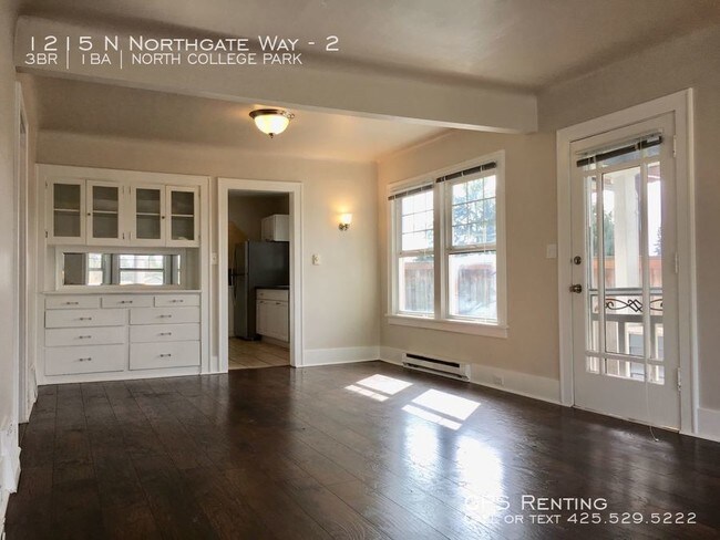 Building Photo - Commute Friendly, Remodeled, Top Floor Unit