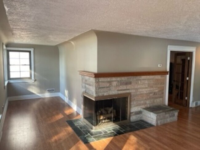Building Photo - Lake Oakland Lakefront Home - 3 Bedroom 2 ...